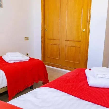Spacious 2 Bed Ground Floor With Beautiful Communal Pool شقة فيلا مارتن
