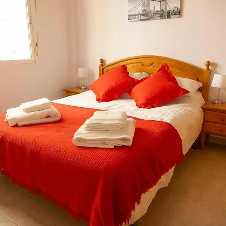 Spacious 2 Bed Ground Floor With Beautiful Communal Pool * فيلا مارتن