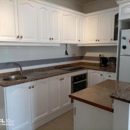 Spacious 2 Bed Ground Floor With Beautiful Communal Pool فيلا مارتن